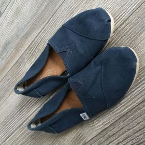 2/$15 TOMS Classic Navy Blue Canvas Flats Size 6.5